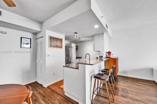 Foto del edificio - 275 NE 18th St