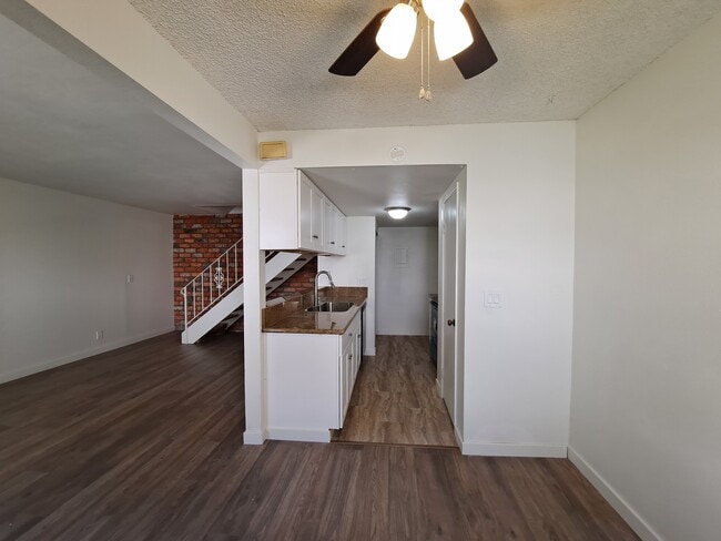 Building Photo - 2635 Sextant Ave