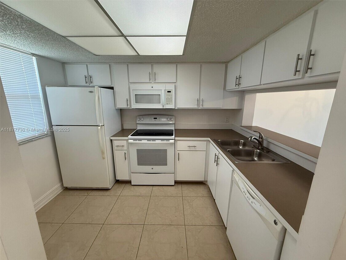 Foto principal - 5200 NW 31st Ave