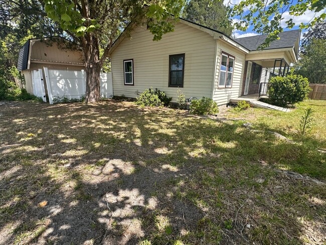 Building Photo - 3 Bed/1 Bath Home