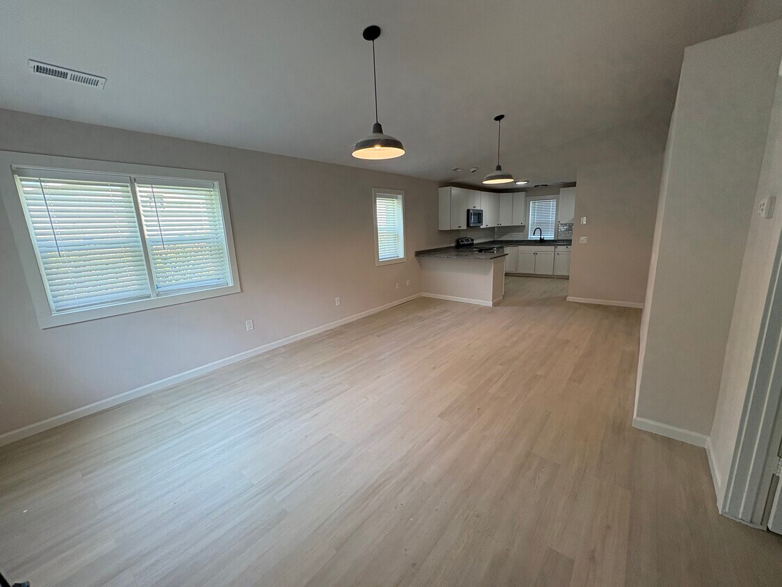 Foto principal - 1075 Jenkins Rd