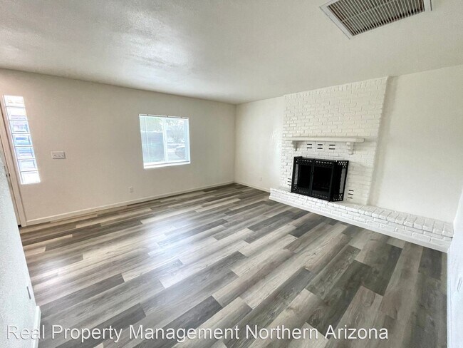Building Photo - 3 br, 2 bath House - 2515 Valentine Ave.