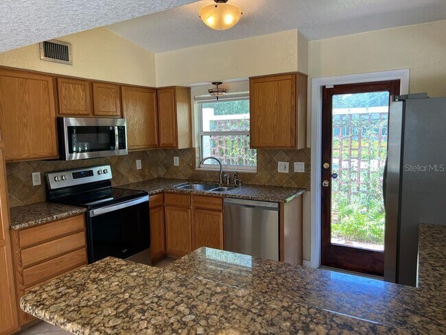 Foto del edificio - 3416 Picwood Rd