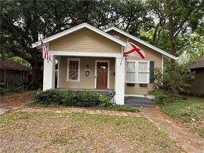 Building Photo - 1660 Laurel St