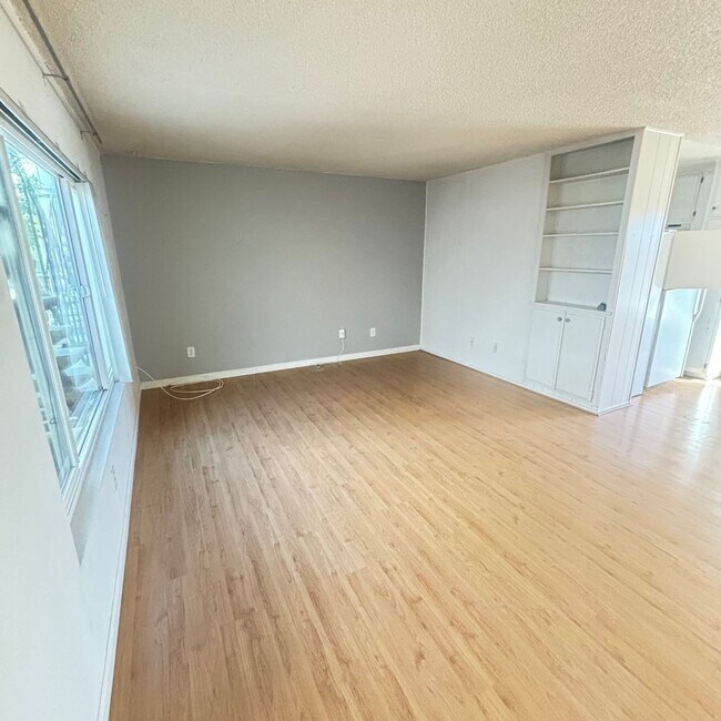 Foto del edificio - CHARMING PACIFIC BEACH 2BD/2BA CONDO! CLOSE TO THE BAY & OCEAN! Only $3,295/mo!
