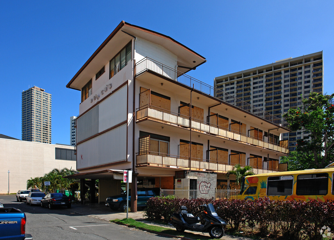 Primary Photo - The Beach Apartments
