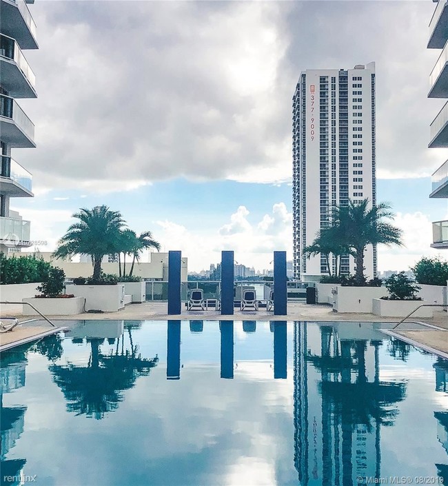 Building Photo - 1 br, 1 bath  - 1420 NE Miami Pl