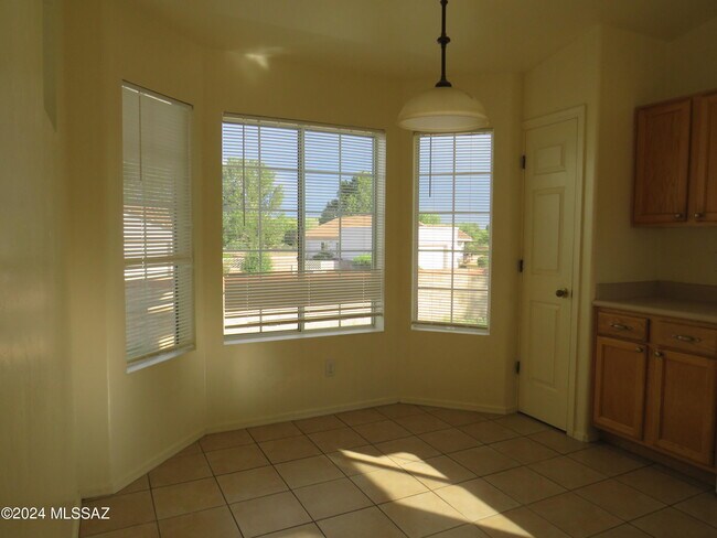 Building Photo - 1160 Pebblewood Ct