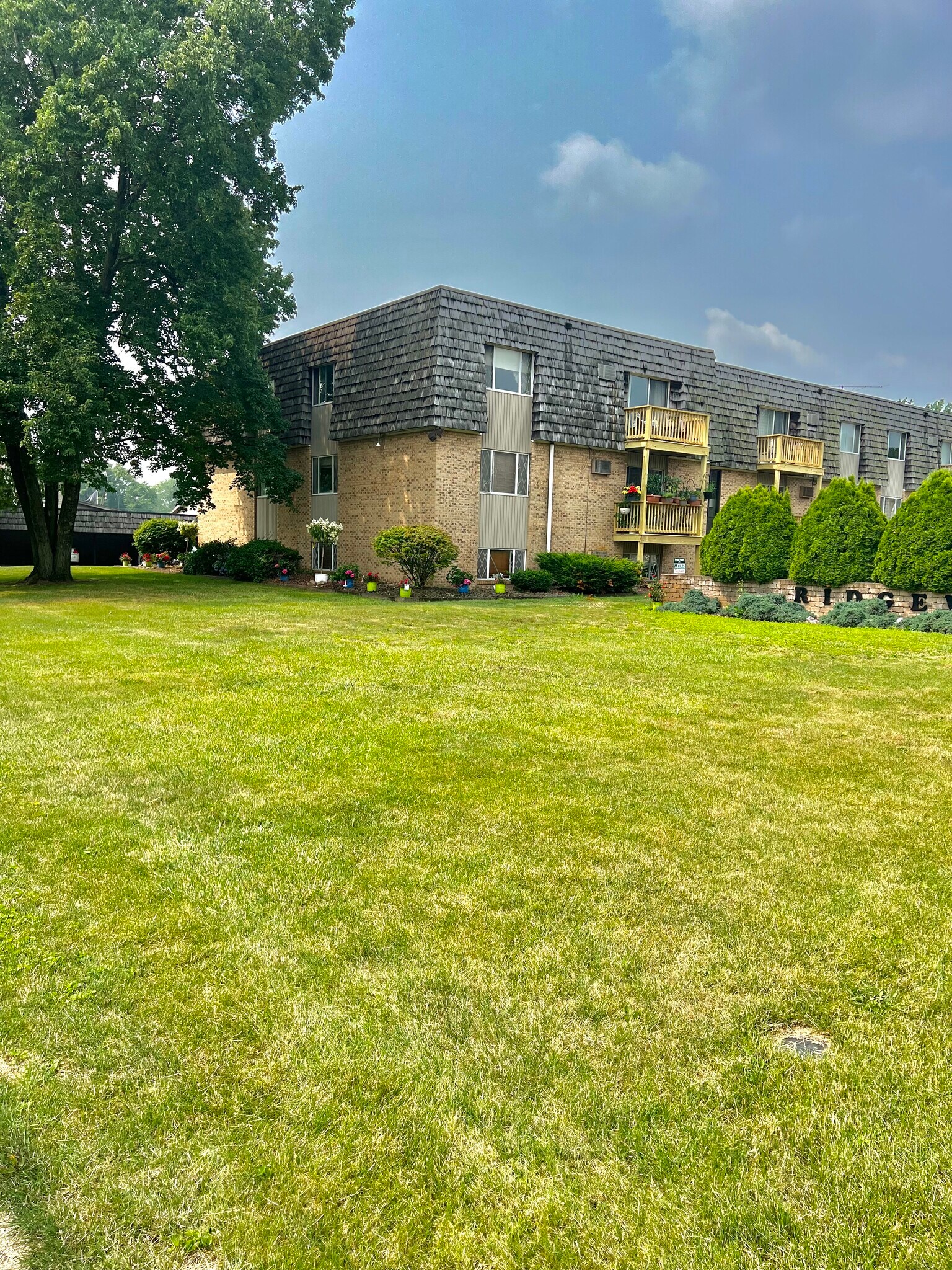 Ridgewood Apartments – photo 2