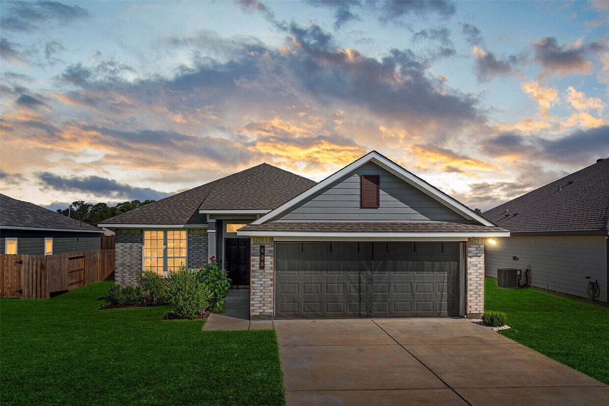 Primary Photo - 428 Shoreview Dr