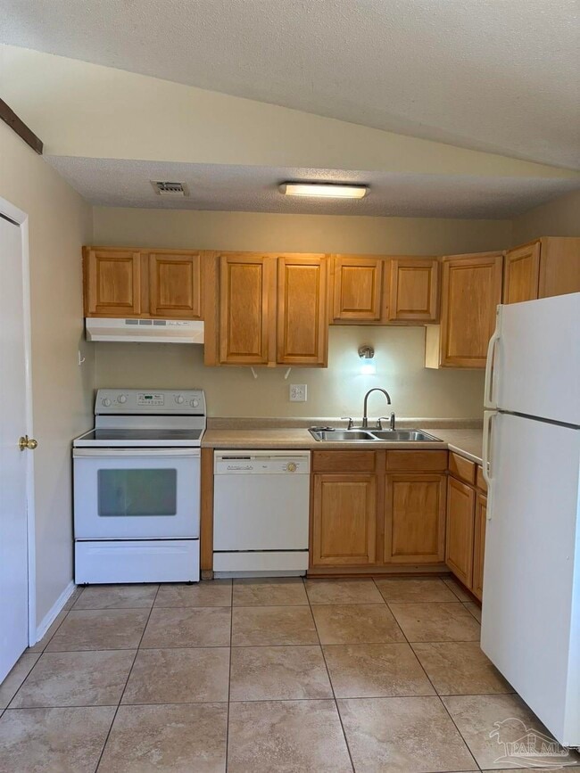 Foto del edificio - 1361 Stanford Rd