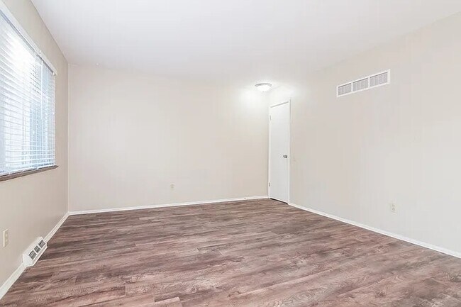 Foto del edificio - 2285 Pheasant Dr