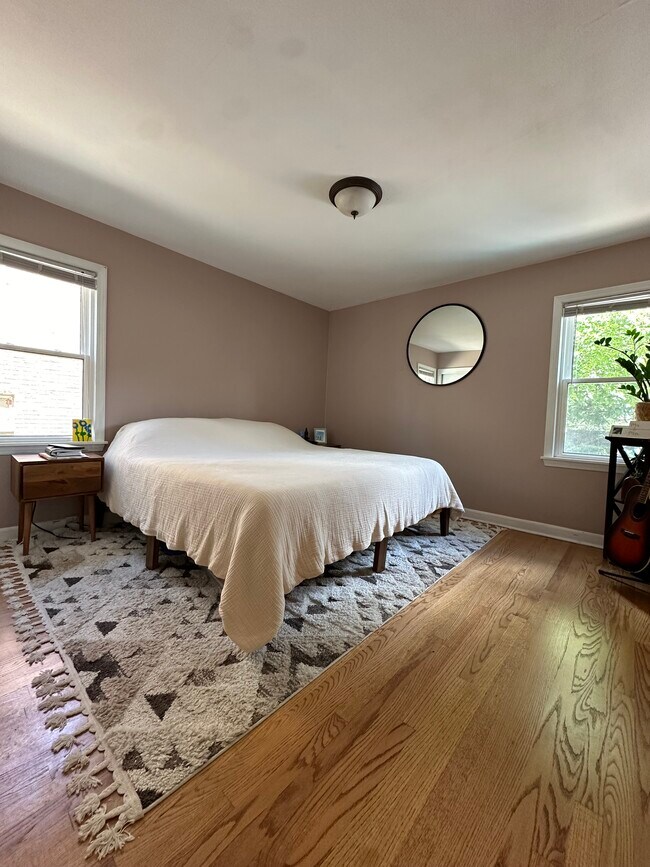 Foto del edificio - 5738 N Lydell Ave