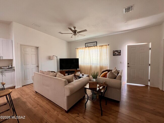 Foto del edificio - 15235 N Lago Del Oro Pkwy