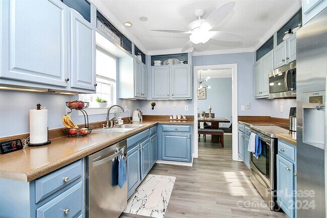 Foto del edificio - 5901 Barefoot Ln