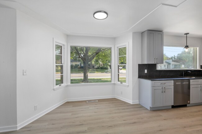 Foto del edificio - 2635 Fuller Ave NE