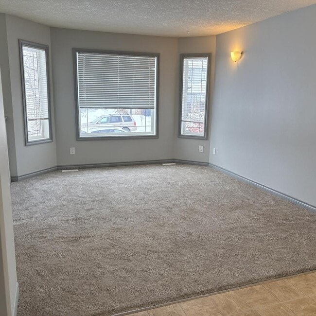 Building Photo - 3 bedroom in Grande Prairie AB T8W 0A9