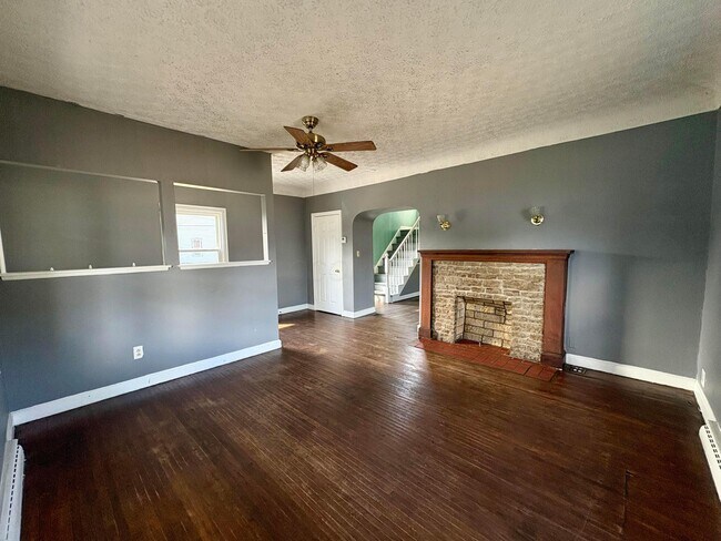 Foto del edificio - 425 Forest Rose Ave