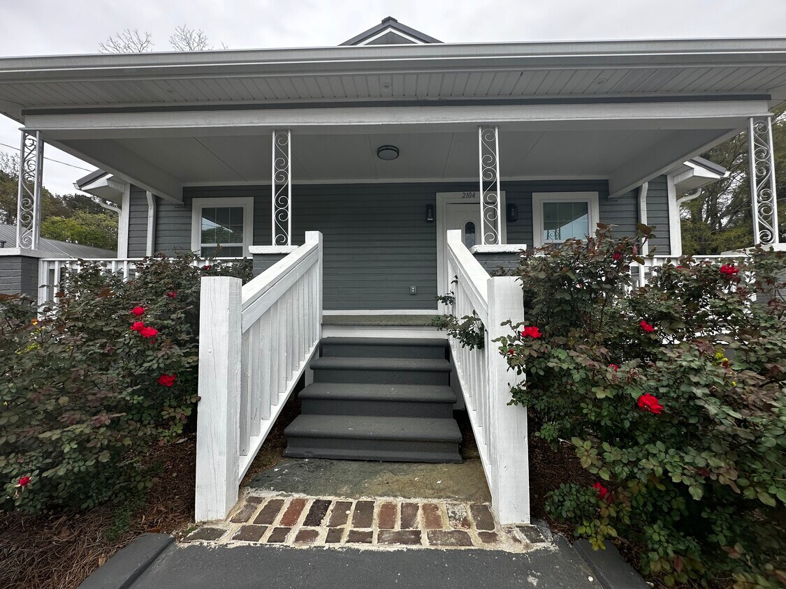 Foto principal - 2104 N Broad St NE