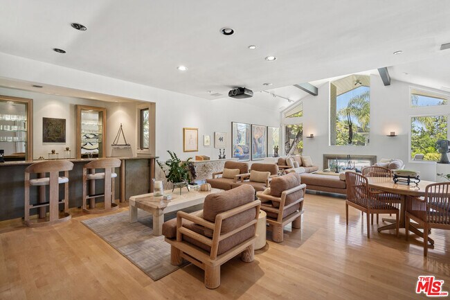 Foto del edificio - 16101 Valley Meadow Pl
