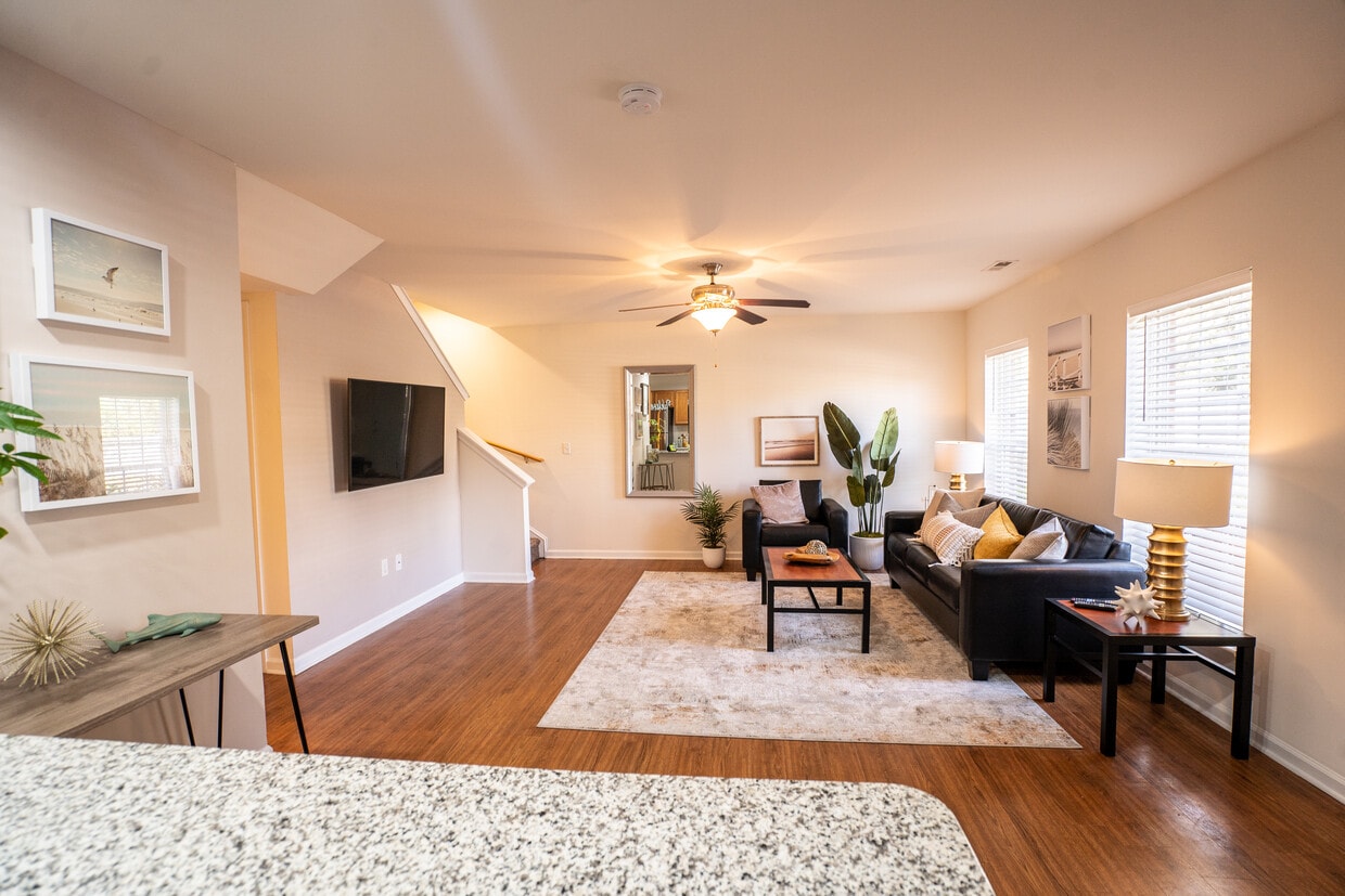 University Suites: Off-Campus Community - University Suites: Off-Campus Community