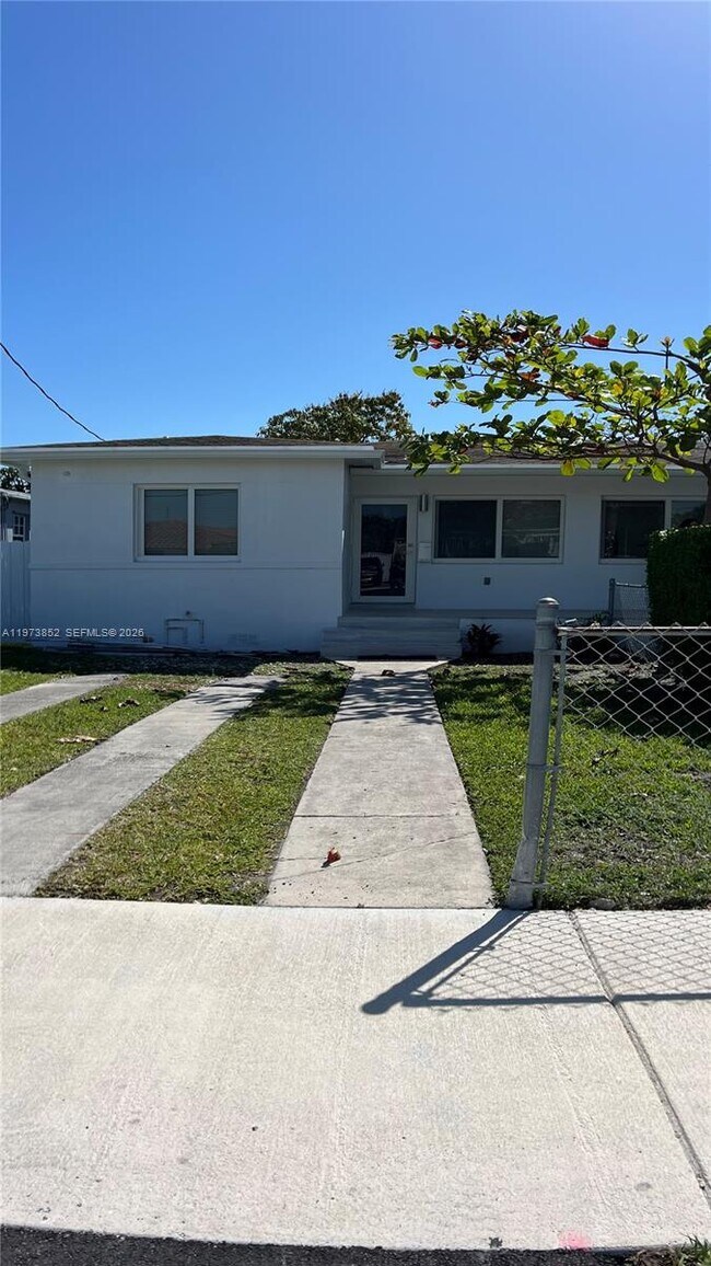 Building Photo - 2800 SW 25th St