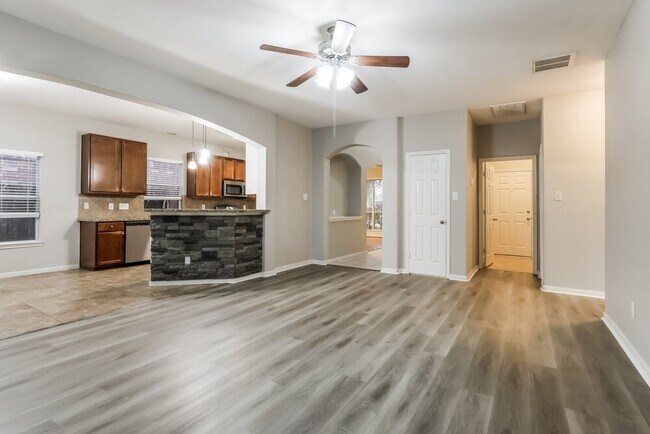 Foto del edificio - 12927 Pine Woods St
