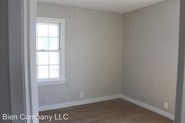 Building Photo - 3 br, 1 bath House - 912 Hickory Hills Dr.