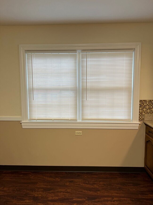 Foto del edificio - 1914 Churchill Rd