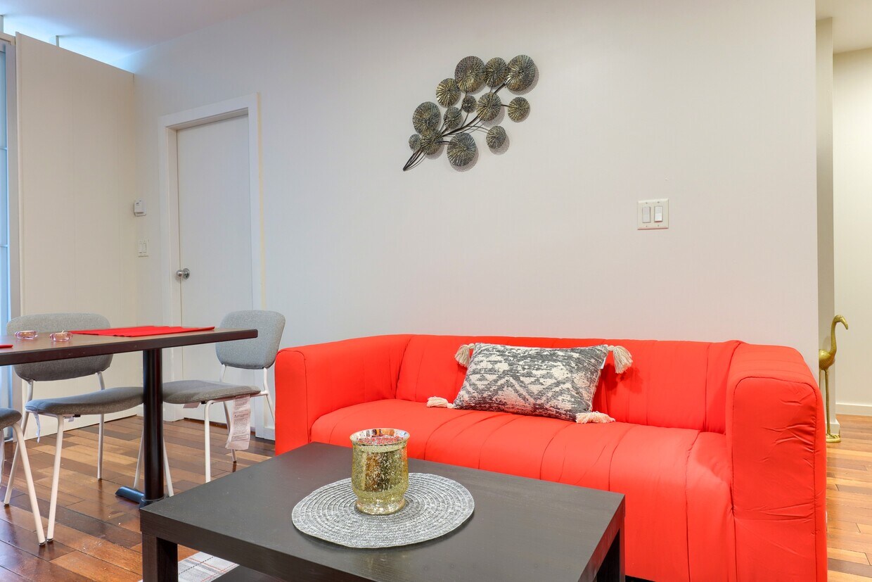 Primary Photo - 440 Richards St