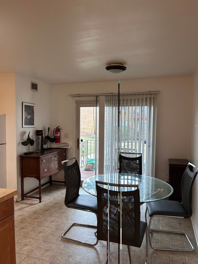 Eat in Kitchen - 57 Judson St