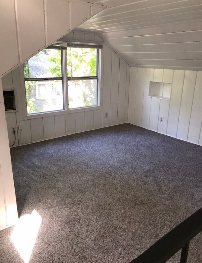 Foto del edificio - 3bd 2 ba home, great location