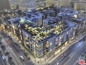 Building Photo - 1120 W 6th St