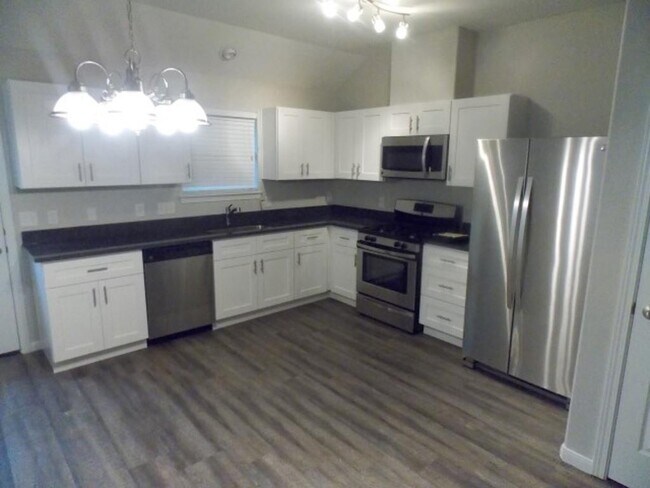 Building Photo - 13207 Ambrosa Dr
