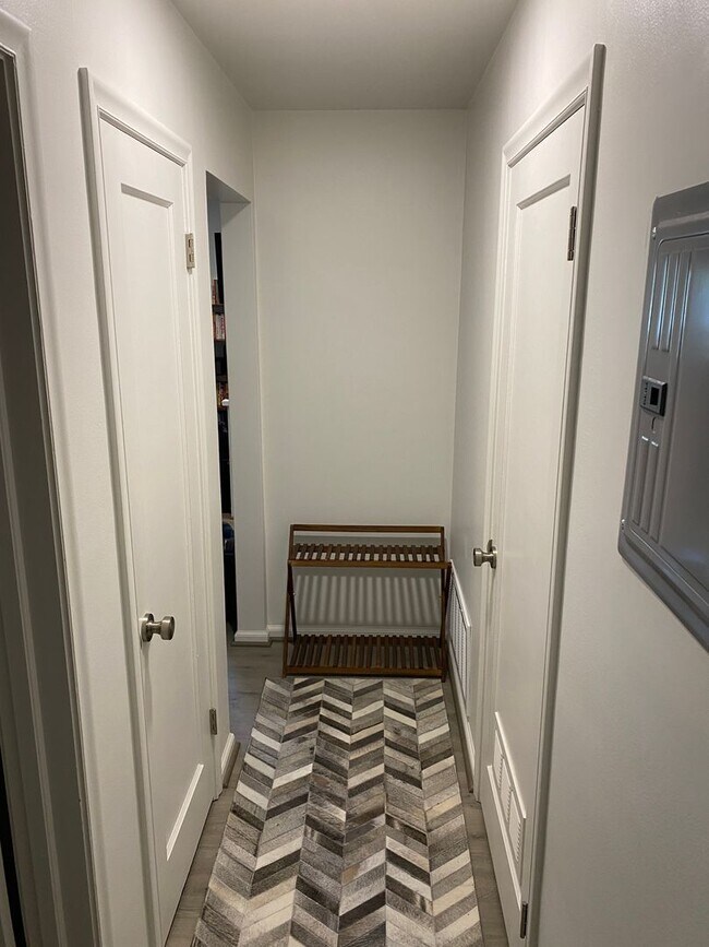 Building Photo - 926 E 500 S
