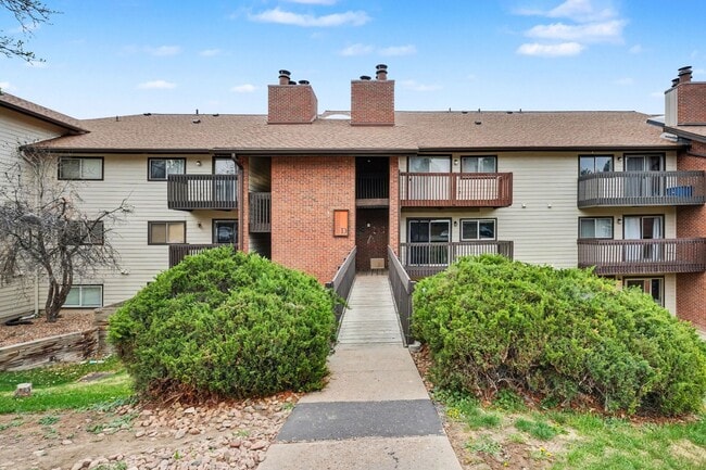 Foto del edificio - Spacious 1 Bed 1 Bath in the heart of Aurora! LEASING SPECIAL!!
