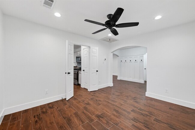 Foto del edificio - 2018 Village Ct Ln