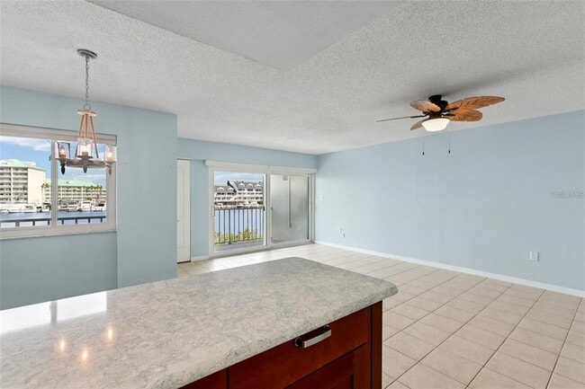 Foto del edificio - 14800 Walsingham Rd