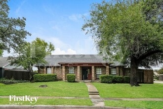 Building Photo - 4200 Wayfaring St