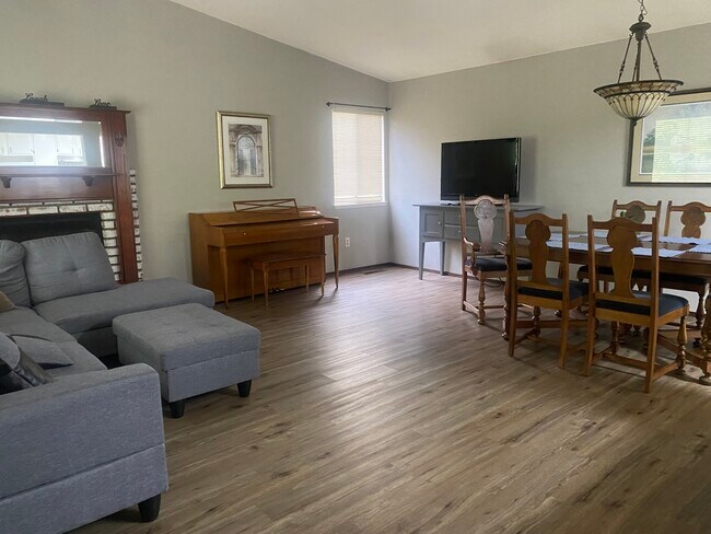 Foto del edificio - 790 Flower Ash Ln
