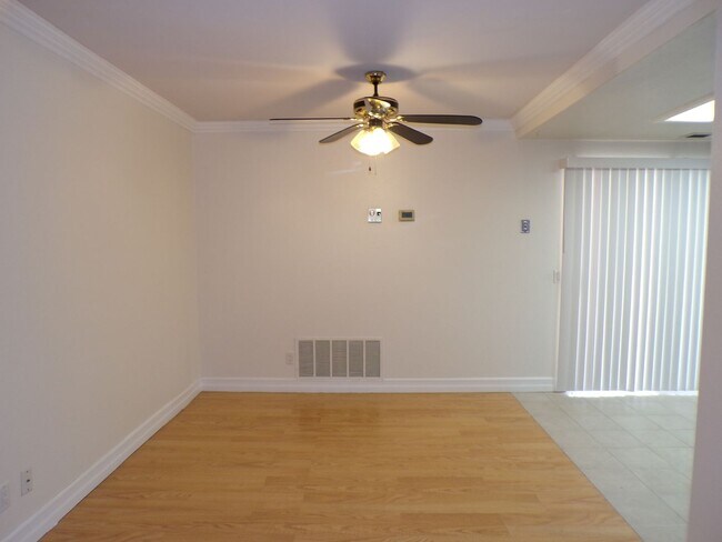 Building Photo - 2 Bedroom 2 Bath House
