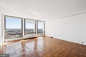 Building Photo - 220 Locust St