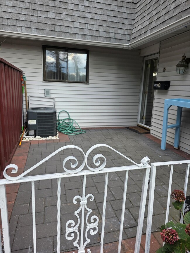Building Photo - 294 Feller Dr