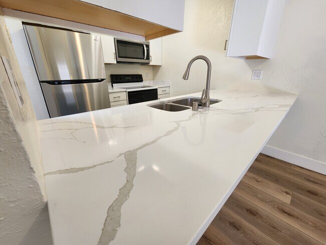 Kitchen - 2804 Palo Verde Dr NE