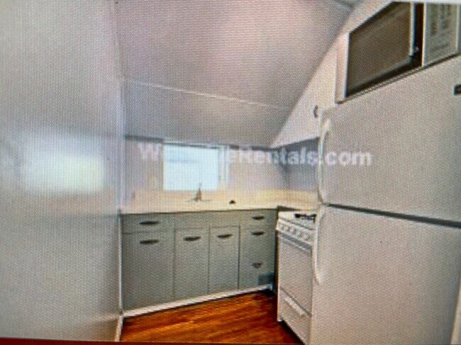 Foto del edificio - 923 1/2 Tularosa Dr