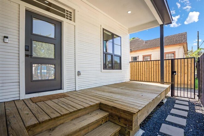 Foto del edificio - 207 Lockwood Dr