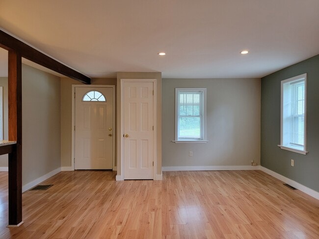 Building Photo - 1567 Dry Tavern Rd