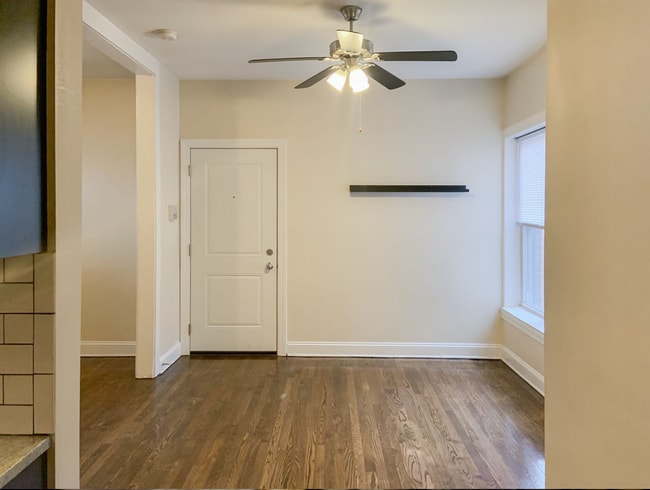 Foto del edificio - 856 W Newport Ave