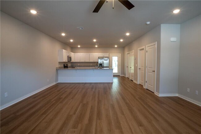 Building Photo - 1243 N Pink Ter