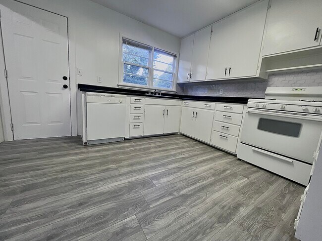 Foto del edificio - 2371 W Holly St